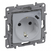 NILOE SELECTION - GNIAZDO 2P+Z PŁASKIE  16 A - 250 V~ + USB TYP C W PLAKIETCE (Z PRZESŁONĄ, ZACISKI AUTOMATYCZNE) ALUMINIUM - LEGRAND - 762196