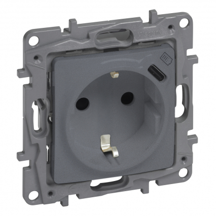 NILOE SELECTION - GNIAZDO 2P+Z PŁASKIE  16 A - 250 V~ + USB TYP C W PLAKIETCE (Z PRZESŁONĄ, ZACISKI AUTOMATYCZNE) STAL - LEGRAND - 762396
