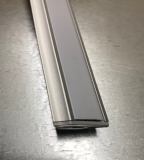 PROFIL ALUMINIOWY NAROŻNY NZA DO TAŚM LED DŁUGOŚĆ 202CM SZEROKOŚĆ 2.3CM SREBRNY ANODOWANY Z KLOSZEM MLECZNYM I DWOMA ZASLEPKAMI - POLTRONIC - PC031597